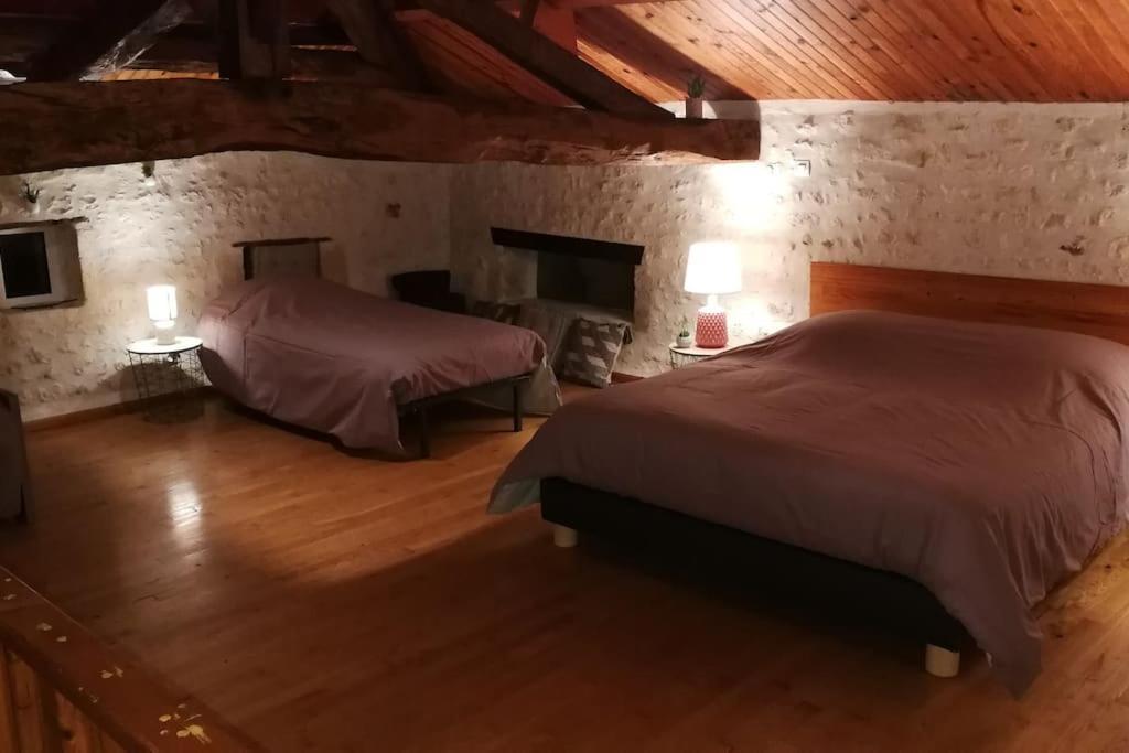 Maison Charentaise A La Campagne Becheresse Buitenkant foto