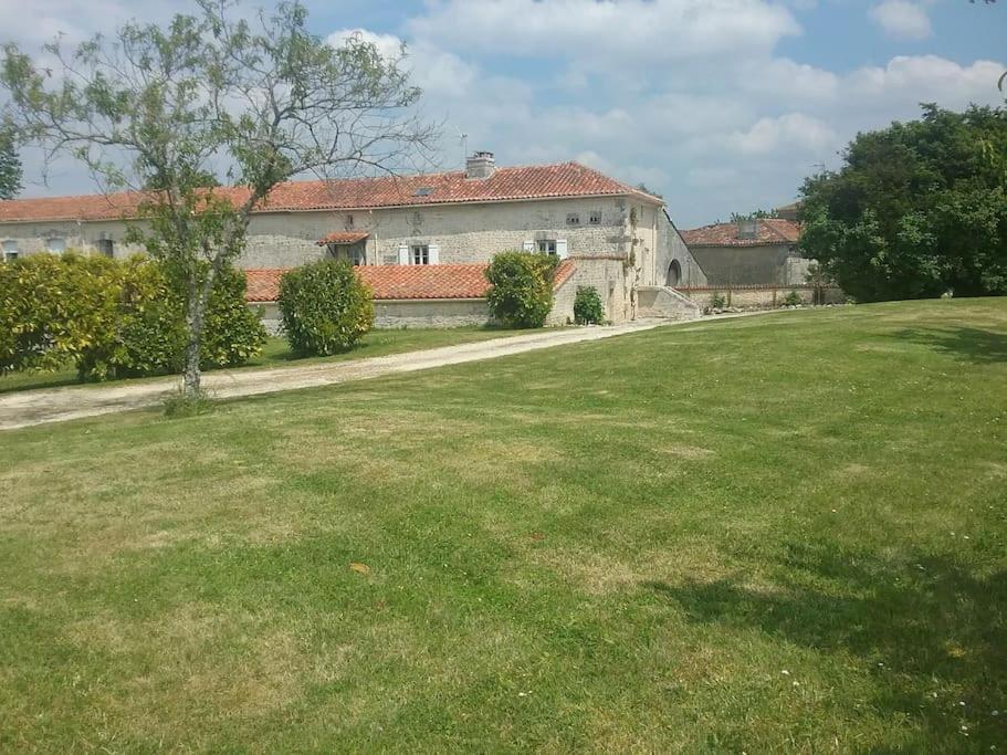 Maison Charentaise A La Campagne Becheresse Buitenkant foto