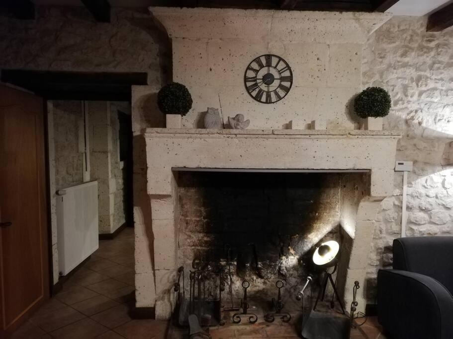 Maison Charentaise A La Campagne Becheresse Buitenkant foto